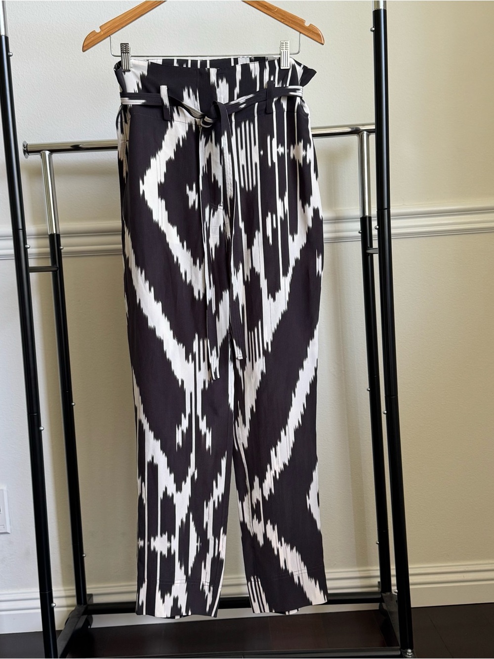 Theory Gunilla Interlace Ikat Print Silk Paperbag Pants Black/White 4 Pre-onwed